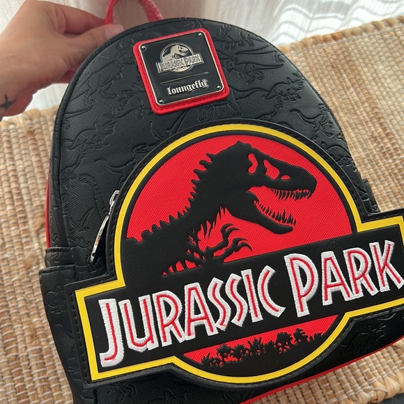 🖤♥️🦖 Jurassic Park Loungefly mini backpack with mosquito Amber zipper 90s bag - Picture 4 of 7